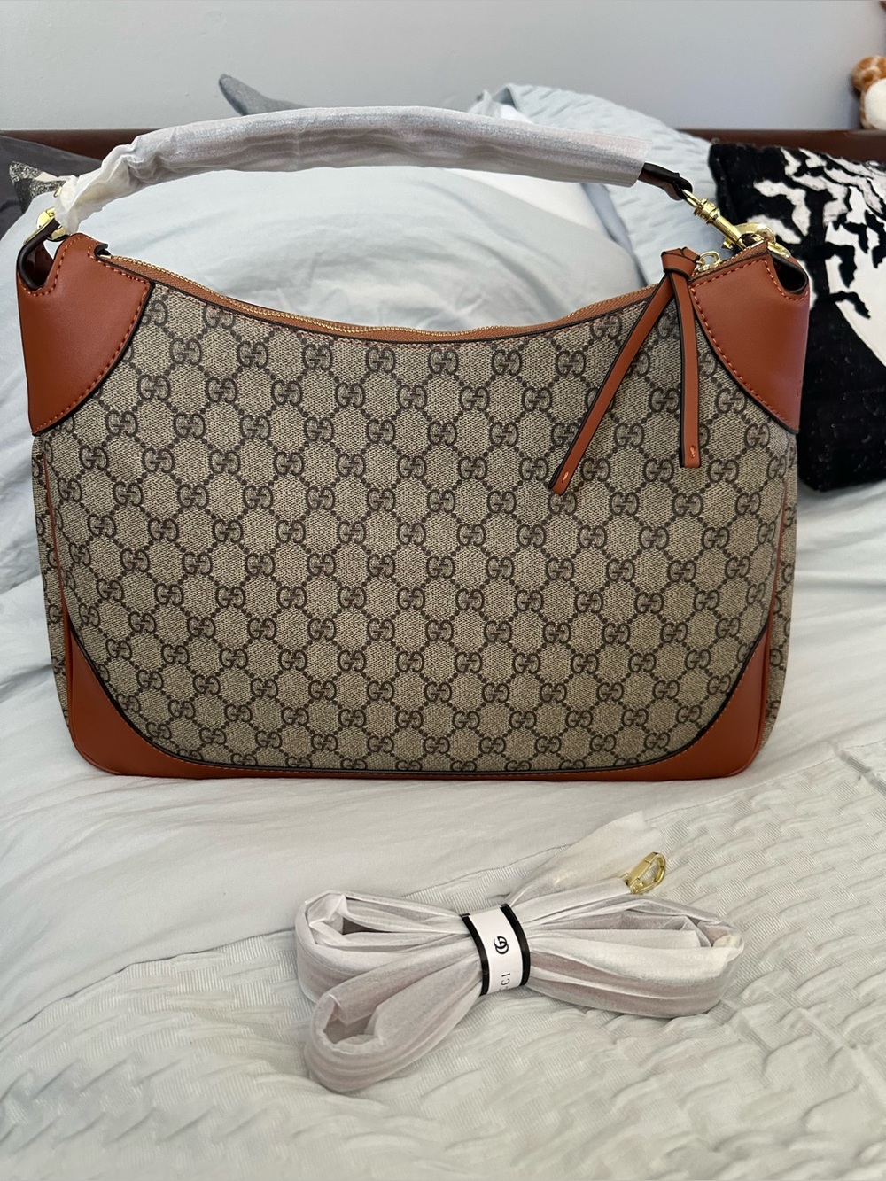 Classic Brown Shoulder Bag - Sleek Everyday Tote. New. . Not authentic - Picture 2 of 7